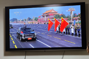 回顾丨郑州蓝创科技组织收看纪念中国人民抗日战争暨世界反法西斯战争胜利80周年大会直播